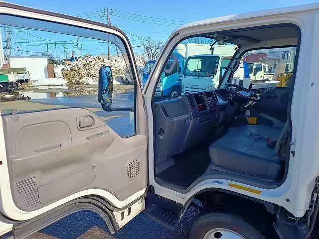 いすゞ エルフ TDG-NKS85AN(4WD)の写真49