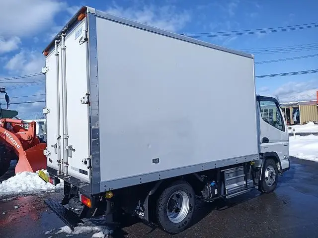 三菱 キャンター 2TG-FDA00(4WD)の写真2