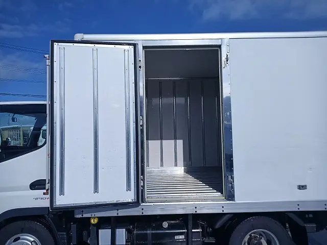 三菱 キャンター 2TG-FDA00(4WD)の写真3