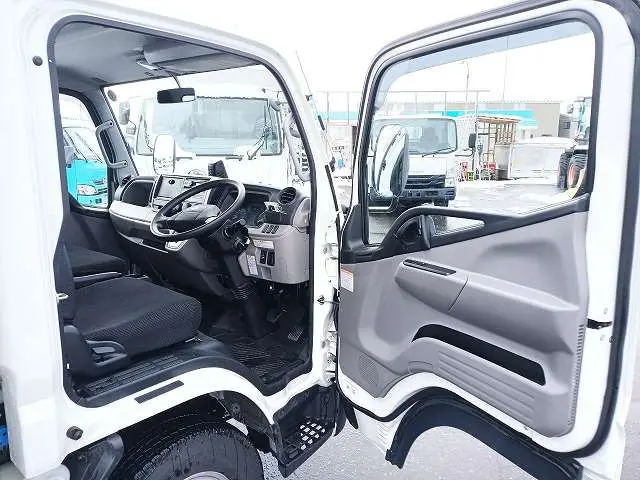 三菱 キャンター 2TG-FDA00(4WD)の写真50