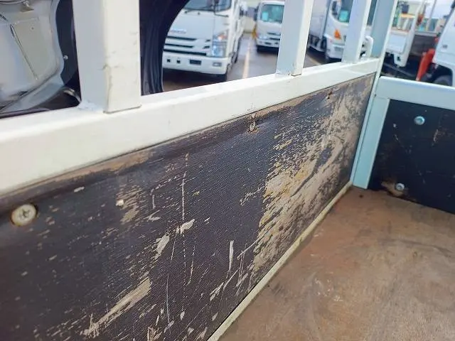 いすゞ エルフ TRG-NHS85A(4WD)の写真8