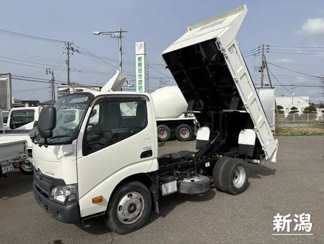 日野 デュトロ TKG-XZU620T(2WD)の写真1
