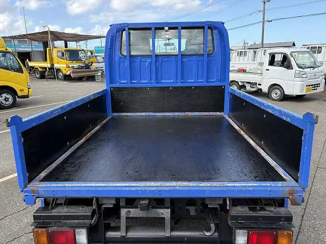 いすゞ エルフ TRG-NHS85A(4WD)の写真5