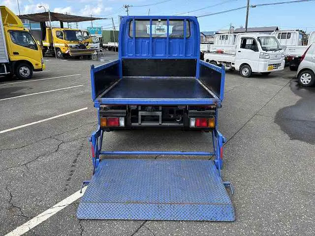 いすゞ エルフ TRG-NHS85A(4WD)の写真7