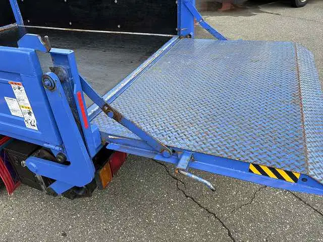 いすゞ エルフ TRG-NHS85A(4WD)の写真9