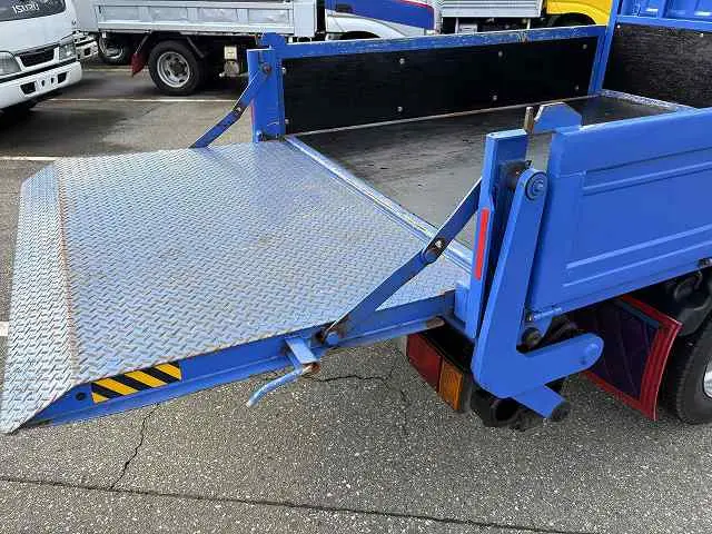 いすゞ エルフ TRG-NHS85A(4WD)の写真10