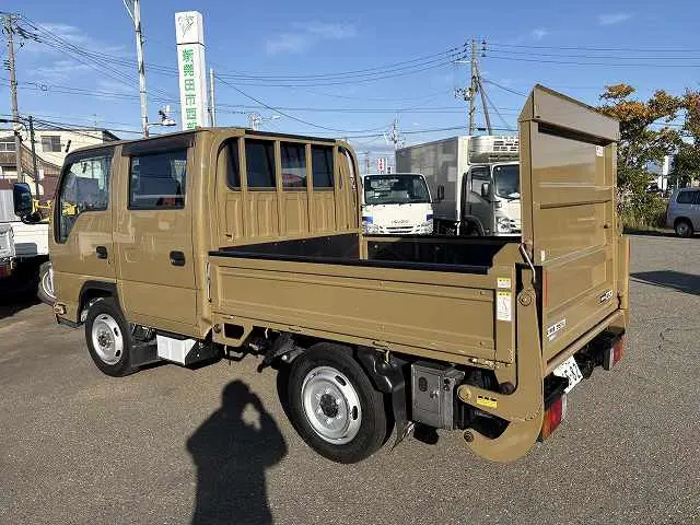 いすゞ エルフ TRG-NHS85A(4WD)の写真4