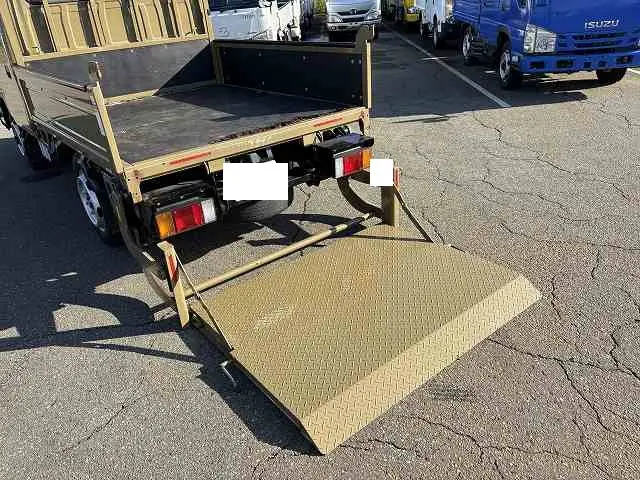 いすゞ エルフ TRG-NHS85A(4WD)の写真15