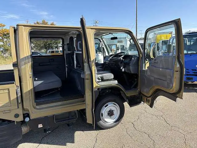 いすゞ エルフ TRG-NHS85A(4WD)の写真48