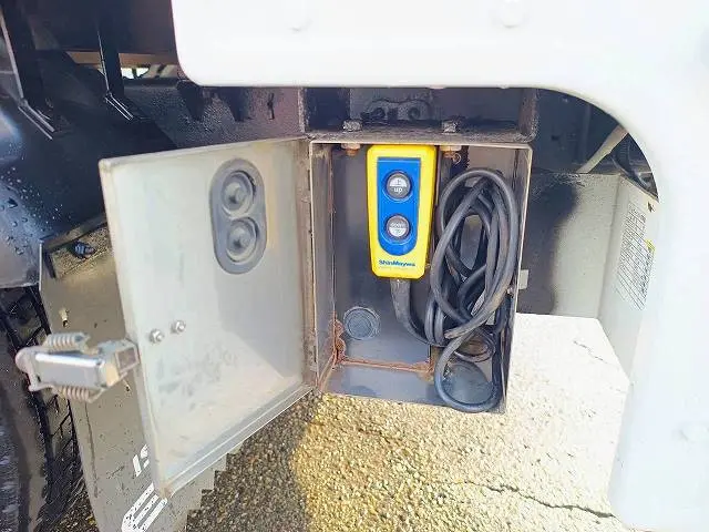 いすゞ エルフ TPG-NHS85A(4WD)の写真7