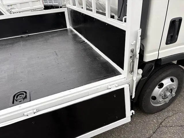 いすゞ エルフ 2PG-NPS88AR(4WD)の写真6