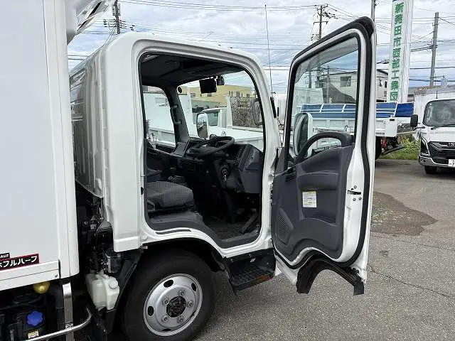 いすゞ エルフ 2RG-NLS88AN(4WD)の写真50