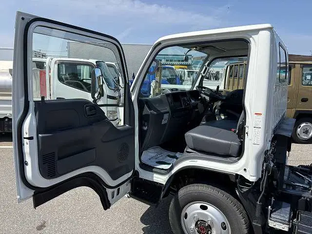 いすゞ エルフ 2PG-NKS88AD(4WD)の写真49