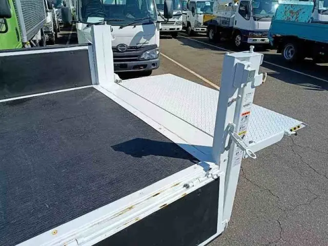 三菱 キャンター 2RG-FGA20(4WD)の写真9