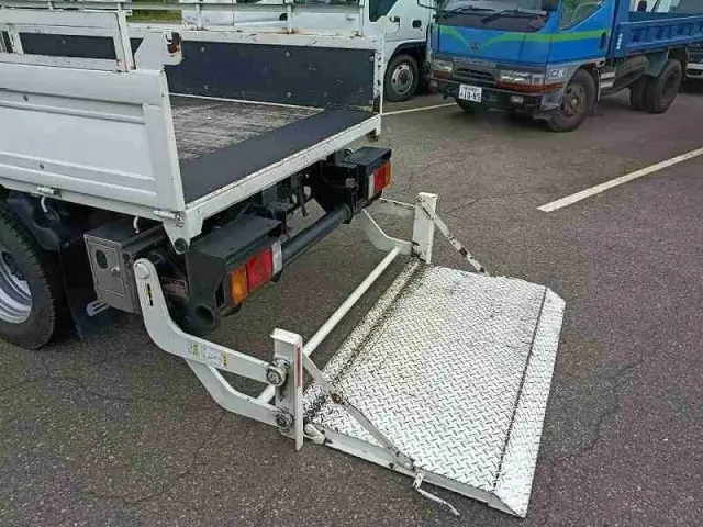 いすゞ エルフ 2RG-NJS88A(4WD)の写真8