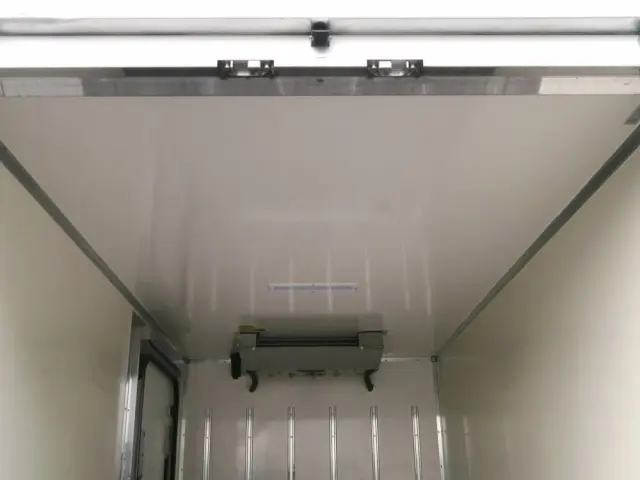 三菱 キャンター 2TG-FBA00の写真9