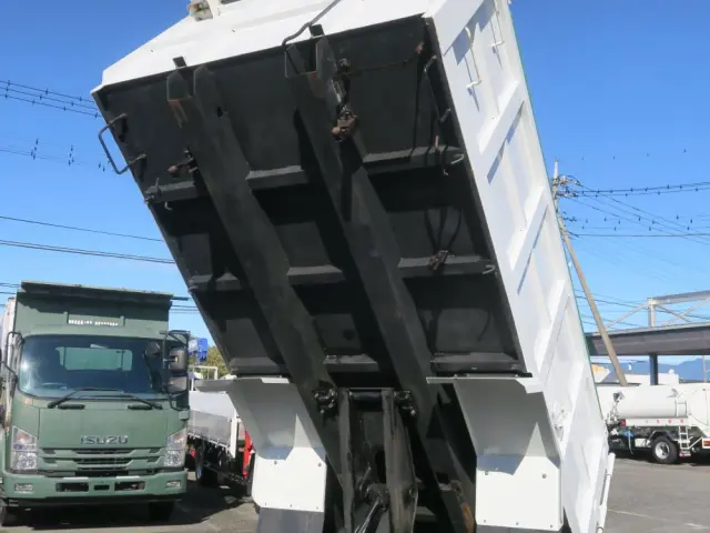 三菱 キャンター TPG-FDA60(4WD)の写真3