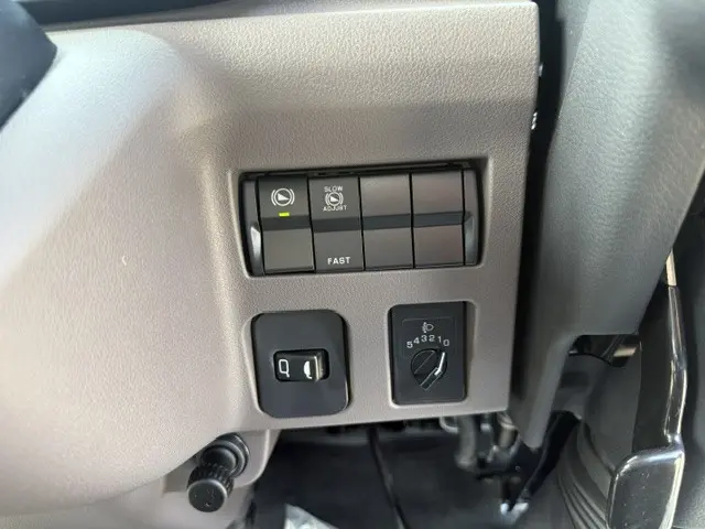 三菱 キャンター 2RG-FBA20(2WD)の写真6