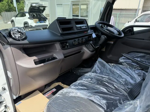 三菱 キャンター 2RG-FBA20(2WD)の写真37