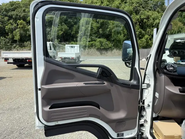 三菱 キャンター 2RG-FBA20(2WD)の写真46