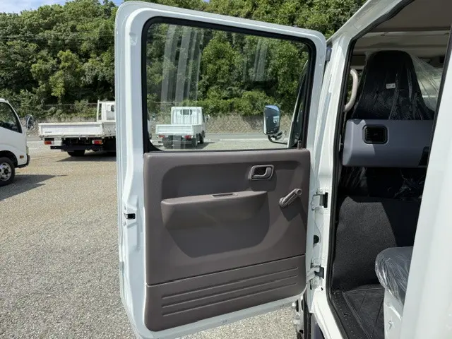 三菱 キャンター 2RG-FBA20(2WD)の写真48