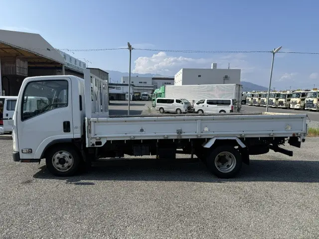 いすゞ エルフ BKG-NMR85AN(2WD)の写真6