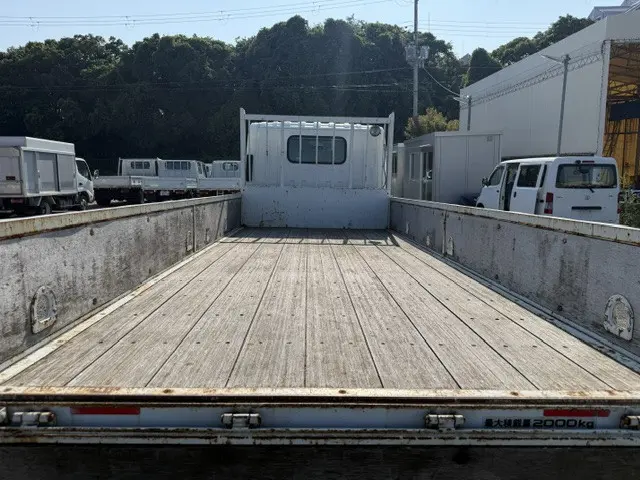 いすゞ エルフ BKG-NMR85AN(2WD)の写真9