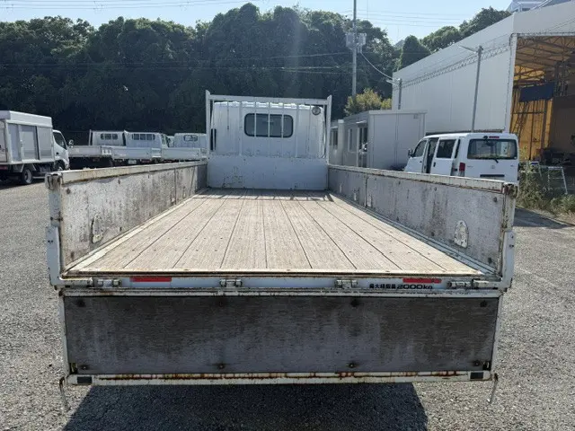 いすゞ エルフ BKG-NMR85AN(2WD)の写真10
