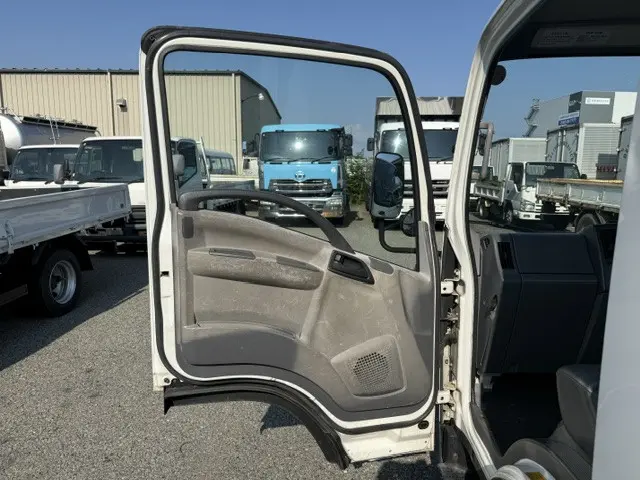 いすゞ エルフ BKG-NMR85AN(2WD)の写真21