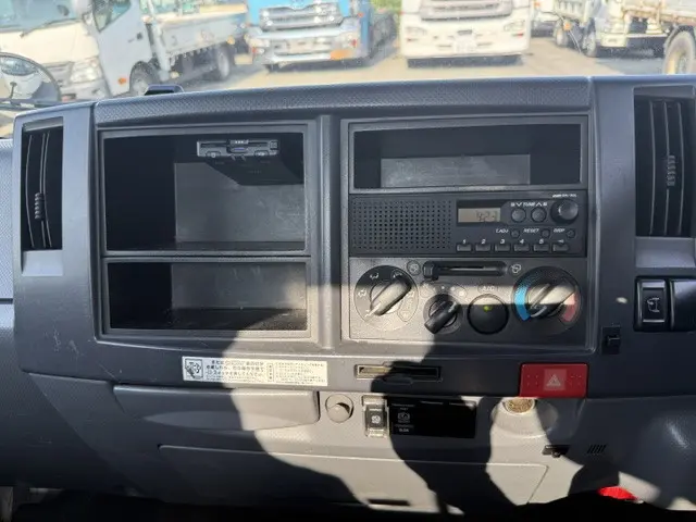 いすゞ エルフ BKG-NMR85AN(2WD)の写真28