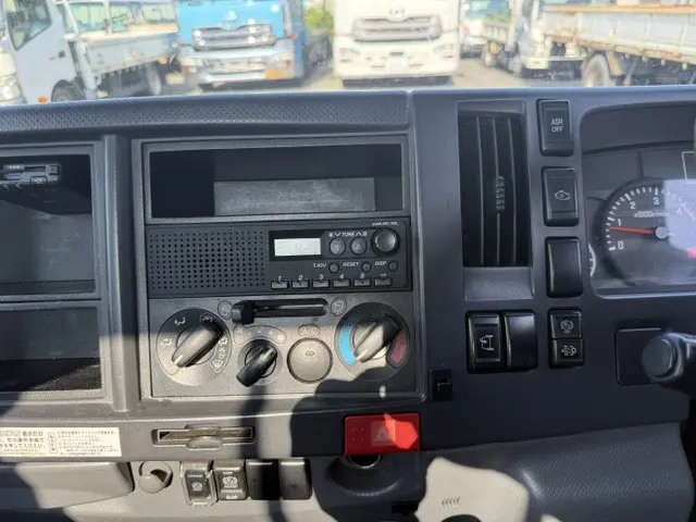 いすゞ エルフ BKG-NMR85AN(2WD)の写真29