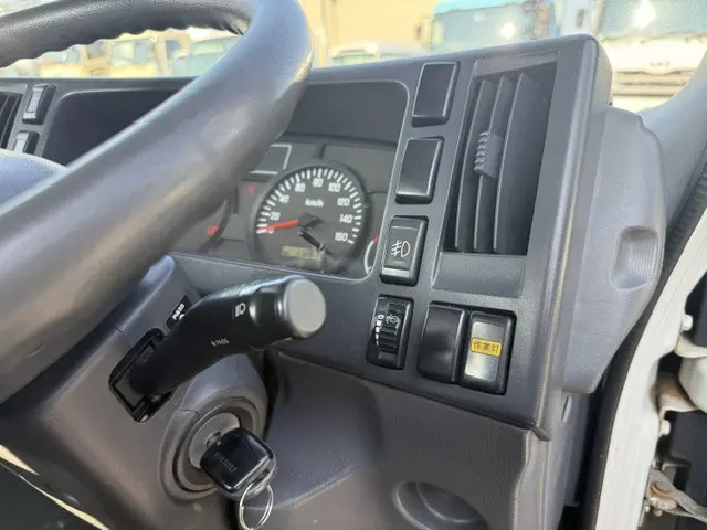 いすゞ エルフ BKG-NMR85AN(2WD)の写真32
