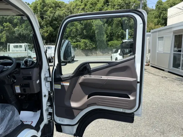 三菱 キャンター 2RG-FBA20(2WD)の写真45