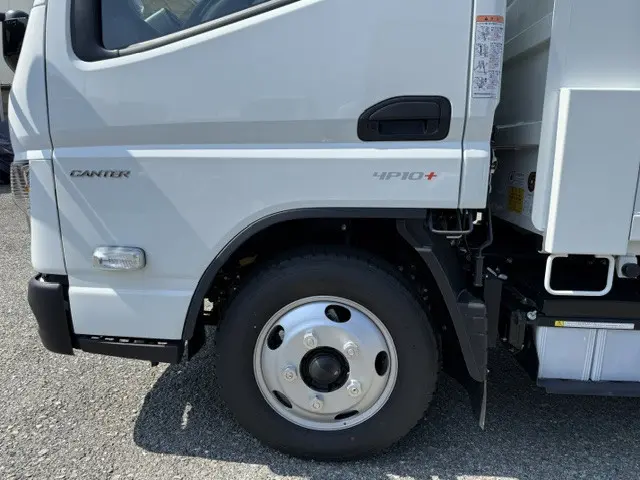 三菱 キャンター 2RG-FBA60(2WD)の写真9