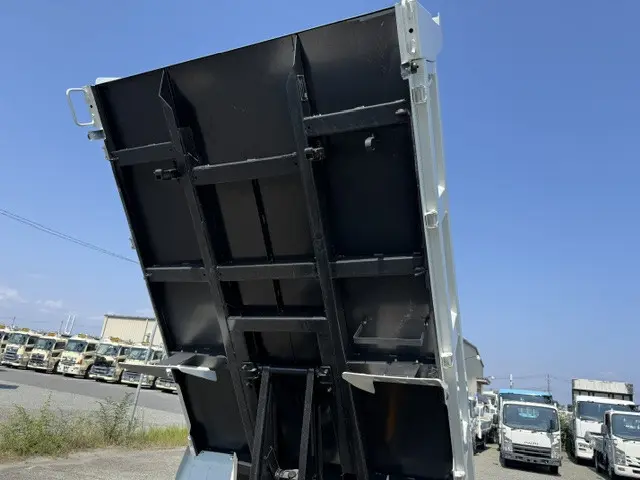 三菱 キャンター 2RG-FBA60(2WD)の写真15