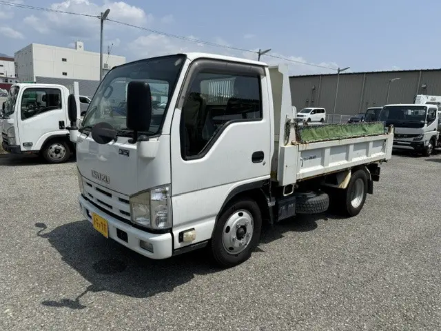 いすゞ エルフ TKG-NKR85AD(2WD)の写真1