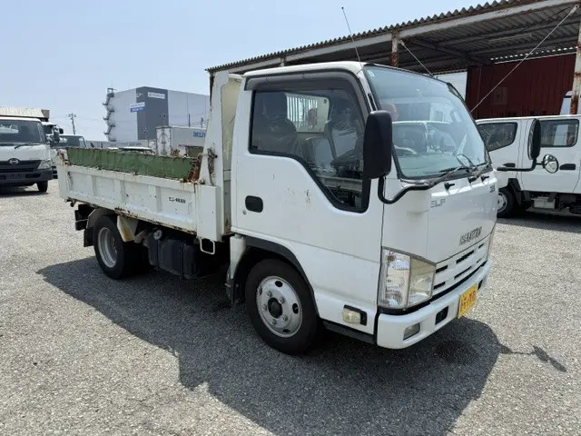 いすゞ エルフ TKG-NKR85AD(2WD)の写真2