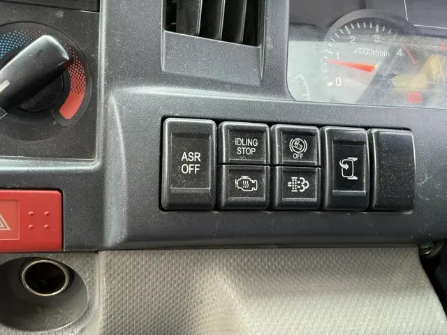 いすゞ エルフ TKG-NKR85AD(2WD)の写真40