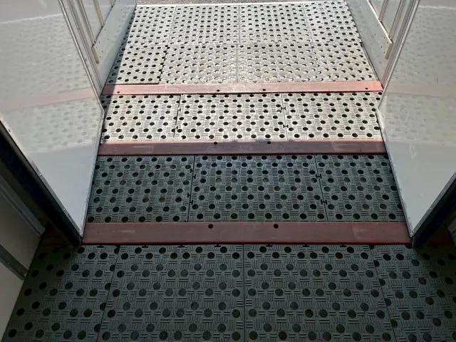 いすゞ エルフ TKG-NHS85AN(4WD)の写真20