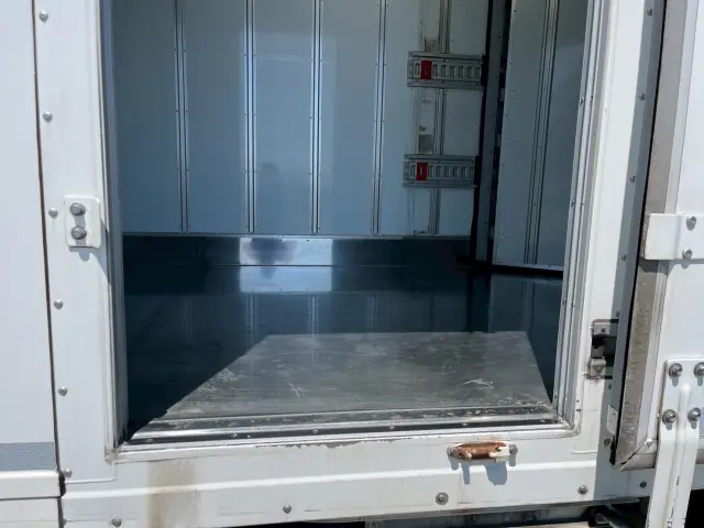 いすゞ エルフ TPG-NPR85AN(2WD)の写真7