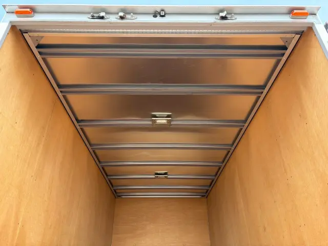 いすゞ エルフ PB-NPR81AN(2WD)の写真10