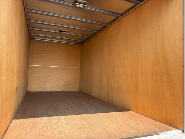 いすゞ エルフ PB-NPR81AN(2WD)の写真14