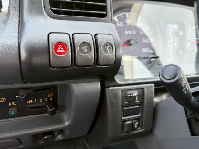 いすゞ エルフ PB-NPR81AN(2WD)の写真45