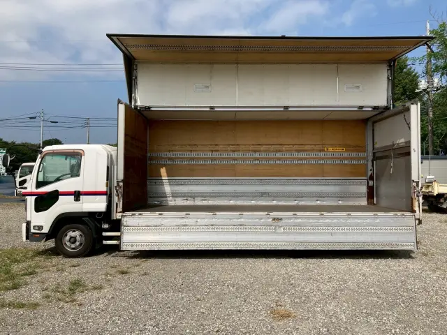 いすゞ フォワード TKG-FRR90T2(2WD)の写真8