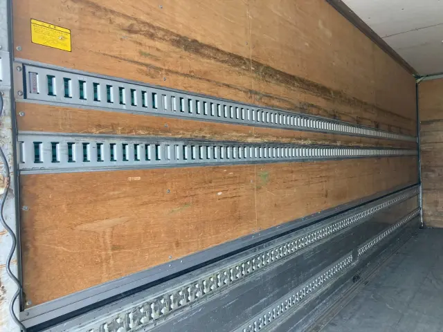 いすゞ フォワード TKG-FRR90T2(2WD)の写真18