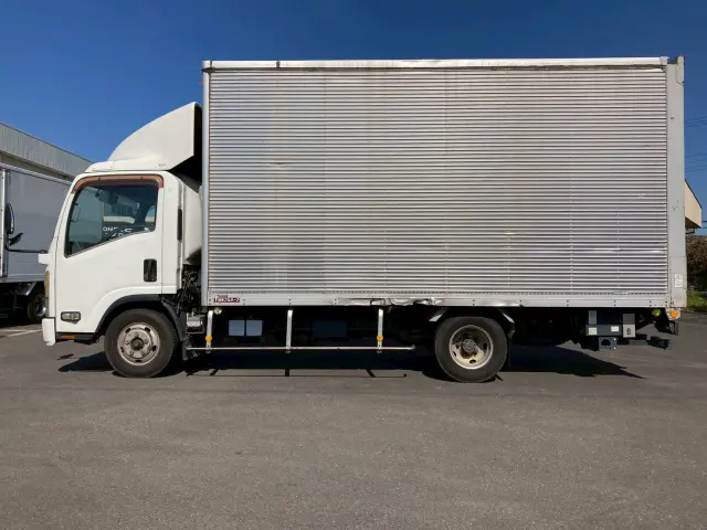 いすゞ エルフ BKG-NPR85AN(2WD)の写真6
