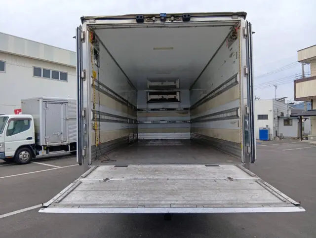 いすゞ フォワード TKG-FRR90S2(2WD)の写真21