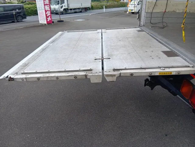 いすゞ フォワード TKG-FRR90S2(2WD)の写真25