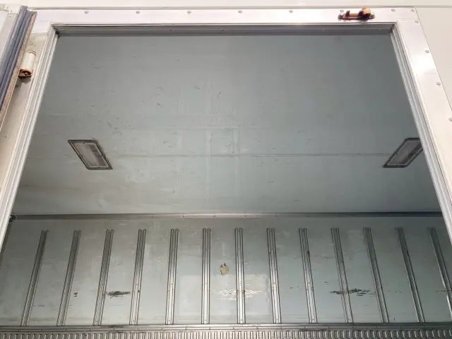 いすゞ フォワード TKG-FRR90T2(2WD)の写真8