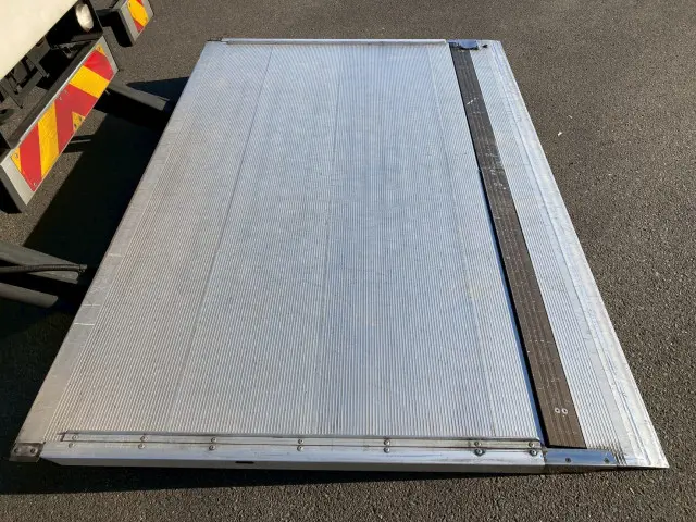 いすゞ フォワード TKG-FRR90T2(2WD)の写真17